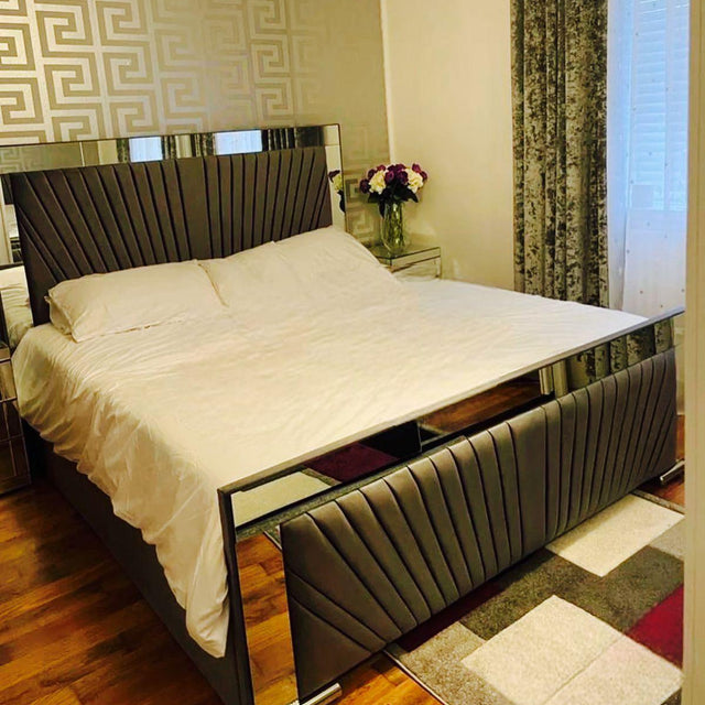 Line Down Bed With Glass Bed