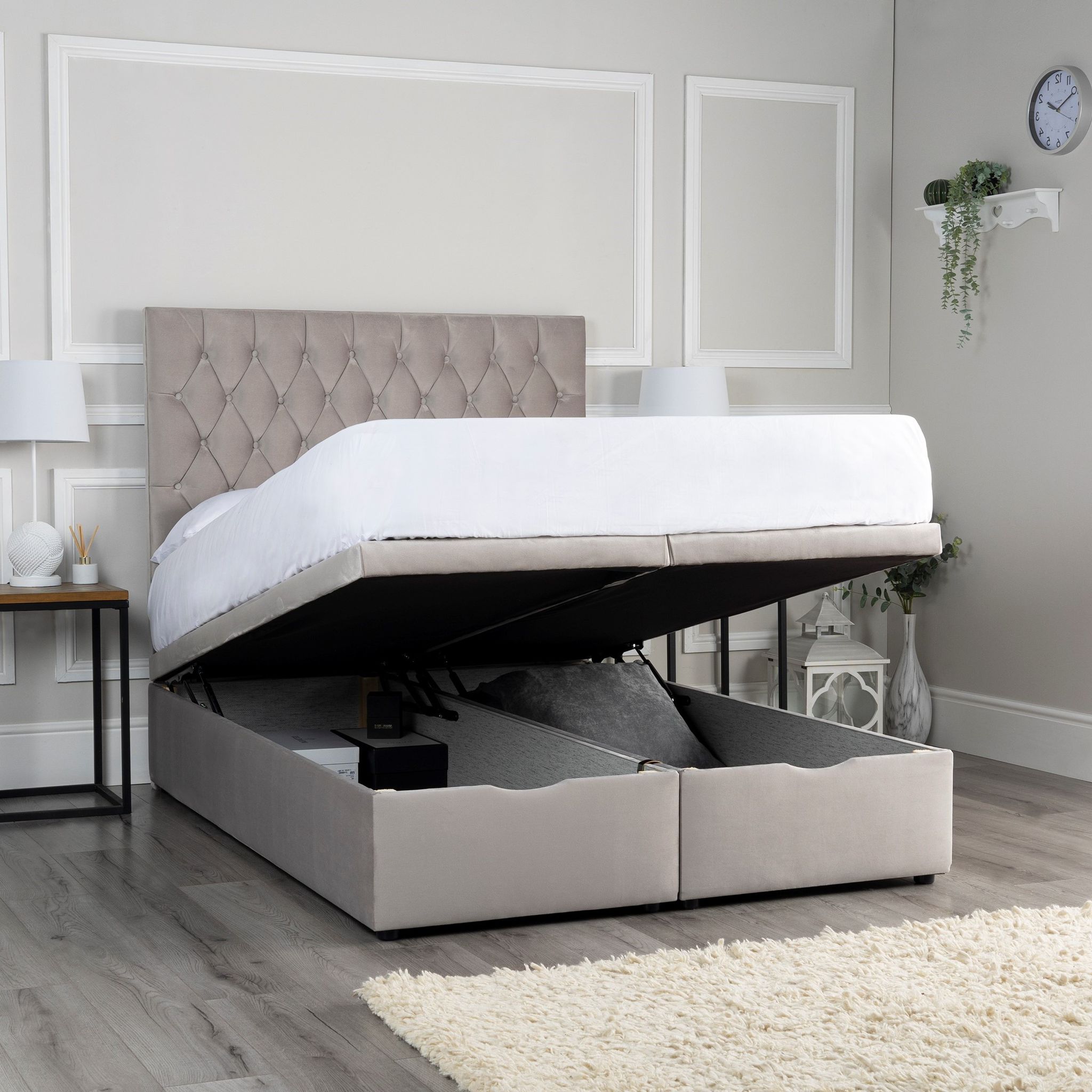 Chesterfield Bed
